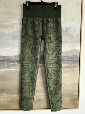 AnyBody Women's Olive Floral Jacquard Knit Leggings Size Medium (8-10)